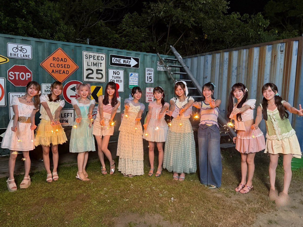 hana_oba's tweet photo. ＝LOVE 21st single カップリング

「 夏名残サマーチューン 」
MV公開です 🛟🎧🎶

今回センターを
務めさせて頂きます🌟

ライブで絶対楽しい曲なの！！
嬉しすぎます🥲✨

MV眩しかったーーっ！！( ｰ̀֊ｰ́ )🏖️☀️

▶︎ https://t.co/Q7NoFRJKeN

#イコラブ #夏名残サマーチューン https://t.co/WIhnfW9xrb