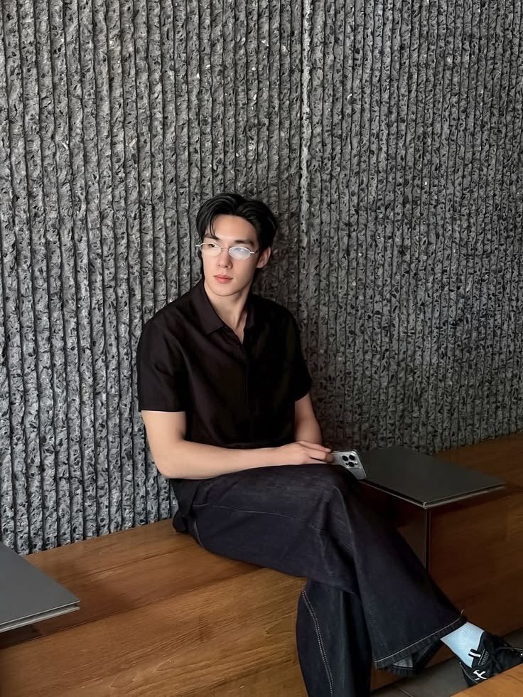 zeeaweles19's tweet photo. เเว่นมานี่มา                                    เรียกใครเเว่น https://t.co/63aSoMK5mM