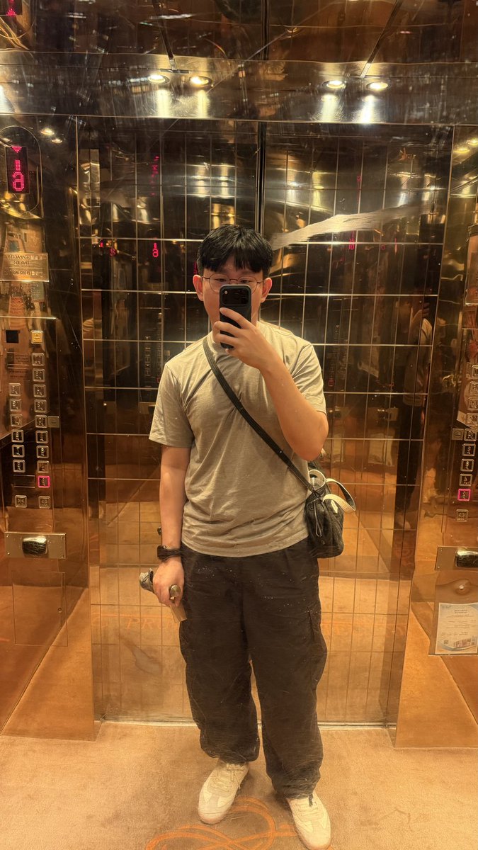 MM__22223's tweet photo. 拜託讓我8/29可以順利飛出去🥹 https://t.co/ZopjW49DuT
