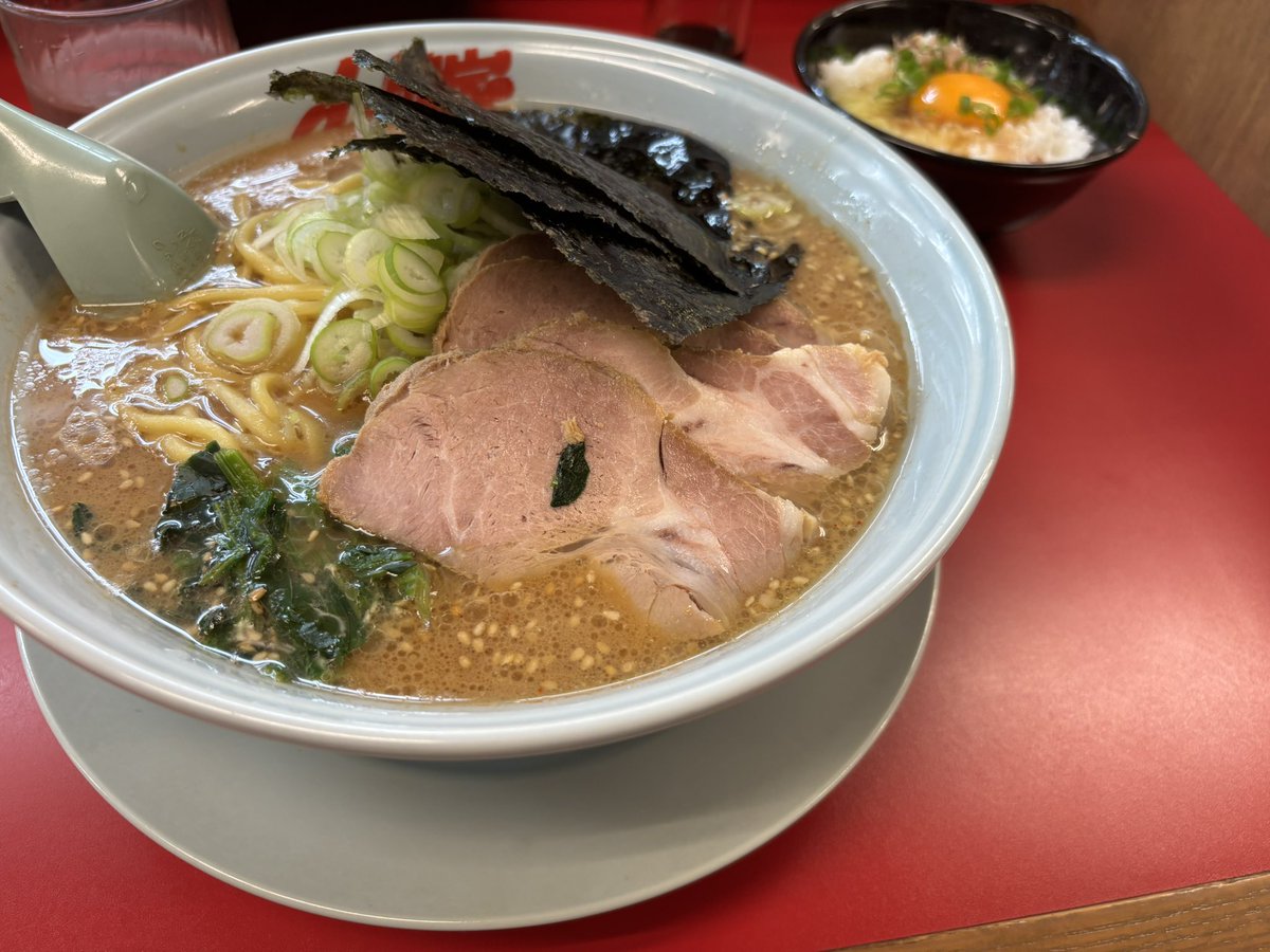 puo_games's tweet photo. 食べるのサボって空腹続きだったし明日休みだしドカ食いさせて頂きました https://t.co/UGObuz2XPN