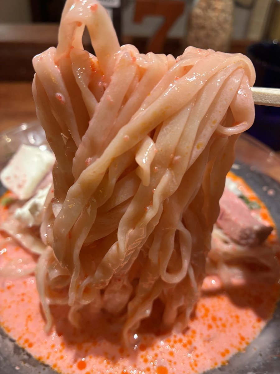 Ramen_distil's tweet photo. 東京ぶたくらぶ
冷製明太子クリーム豚麺

sです。初訪🍜

蒸し暑い日はやっぱり冷たい一杯！
見た目は完全に明太子パスタ。
いや、味もめちゃくちゃ美味いパスタ😂

そしてこの肉、ローストビーフみたいで激ウマ！
大葉とガリのさっぱり感も相性抜群。

暑い日に最高すぎる一杯😋
ごちそうさまでした😋 https://t.co/2LnYQqXWFQ