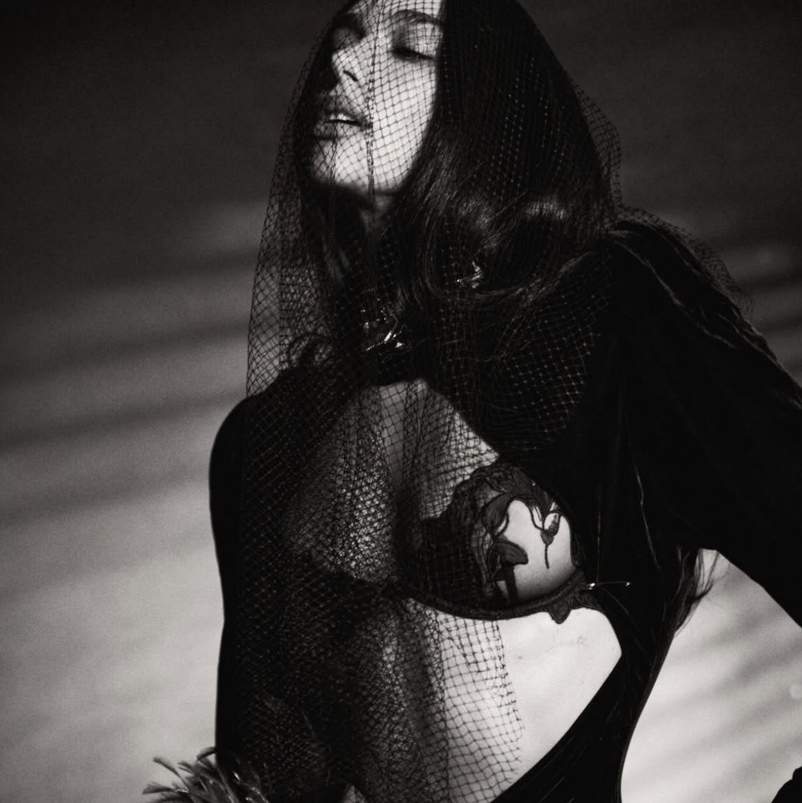 futurenstlgia's tweet photo. Mood for Love🖤 https://t.co/EznbVv3QVx