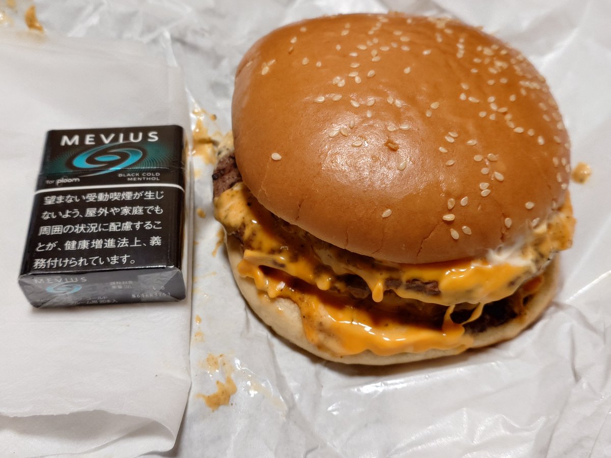 __DARK_JOKER__'s tweet photo. 今夜の夜飯はバーガーキングの
・ダーティ ザ ワンパウンダーLLセット
飲み物はドク���ーペッパー
#BURGERKING
#DIRTYTHEONEPOUNDER https://t.co/XJA55XV0lE