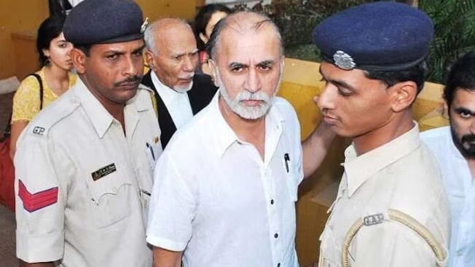 IndiaToday's tweet photo. Tarun Tejpal must surrender before challenging rape conviction, Goa govt tells SC
By: @mewatisanjoo
Read more:
https://t.co/zgfMZVrGQt
#TarunTejpal #RapeCase #SupremeCourt #Goa https://t.co/47LEHs3lOJ
