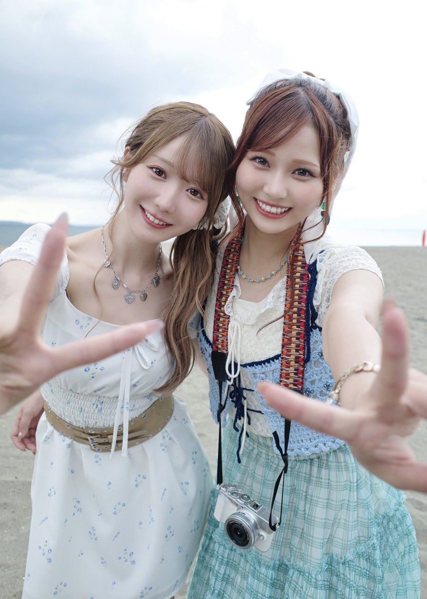 otani_emiri's tweet photo. 『夏名残サマーチューン』
MVが公開になりましたーーー🌻🧡
https://t.co/kIlzEd5QEM

海行ったり、花火したり、うちらイコラブの最高な夏が詰まってるよ❕🎼🐬💘

サビの手を振る振り付け、
みんなでやりたい😤💕💕💕 https://t.co/8AUxI7jeph