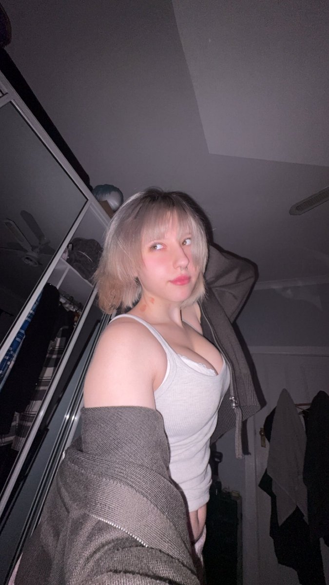 Minksnip4's tweet photo. Same person btw … https://t.co/uxInCvmouE
