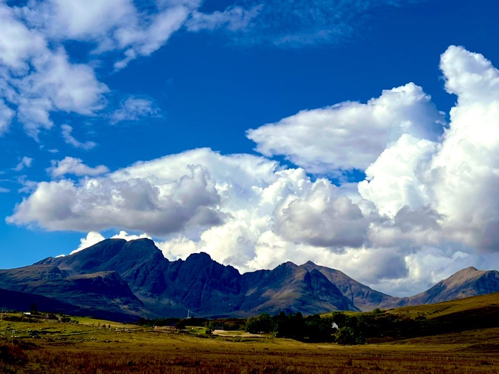 Macinnesplant's tweet photo. Gorgeous day looking at the Cuillin, Isle of Skye #Scotland 🏴󠁧󠁢󠁳󠁣󠁴󠁿🏴󠁧󠁢󠁳󠁣󠁴󠁿 https://t.co/08X5IebLSg