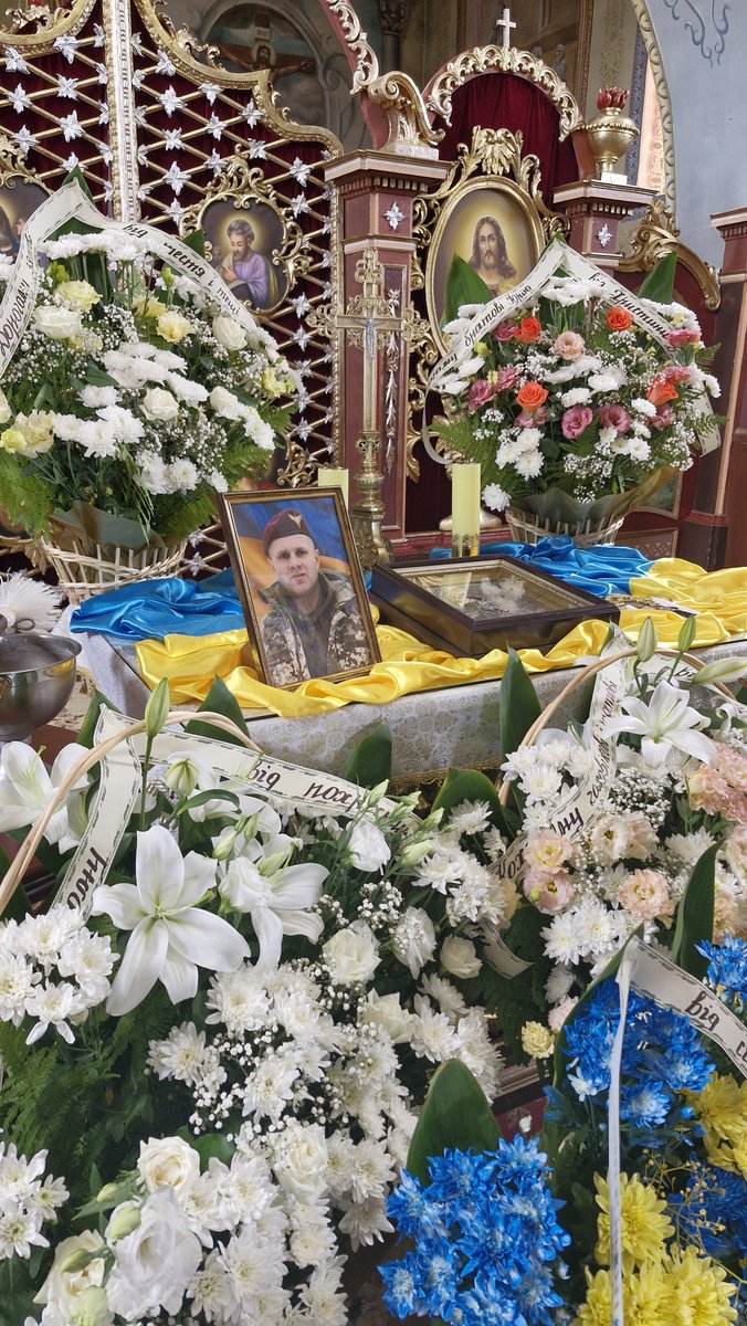 dyvnasum's tweet photo. "Не хочемо ні слави ні заплати -
Заплатою нам розкіш боротьби:
Солодше нам у бою умирати
Як жити в путах, мов німі раби" https://t.co/6SiZy8cufH