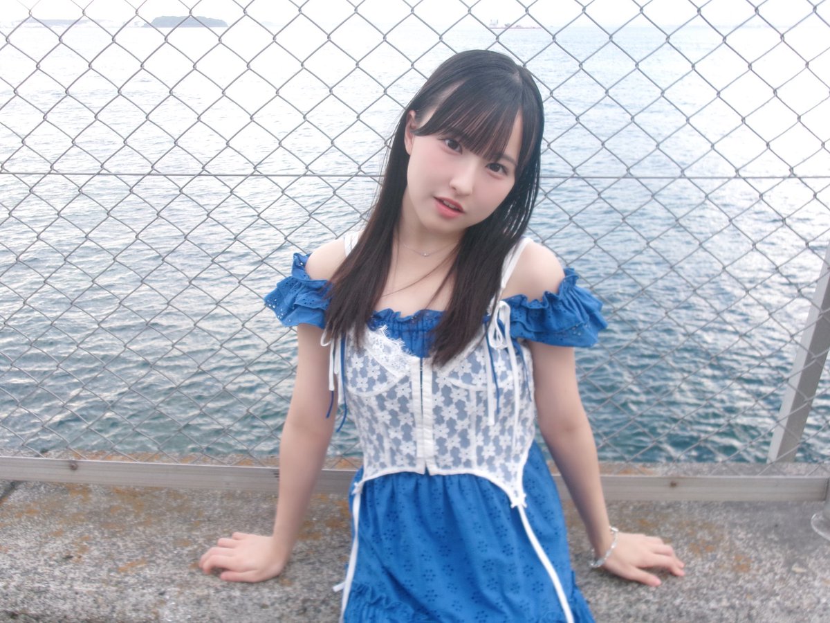 erisahigasiyama's tweet photo. 🎐僕らの青🫧
MVが公開されました❕

夏のキラキラや眩しさを詰め込んだような楽曲とMV🔆💫

メンバーと大切な夏の思い出を
作れて幸せです📸🌻

みなさんと過ごしたステージの時間も蘇ります🥹🎤💭
タオルをたくさん回して一緒に楽しもうね🎶

ぜひたくさん見て下さい👀✨
#高嶺のなでしこ https://t.co/UCAPiTwSjH