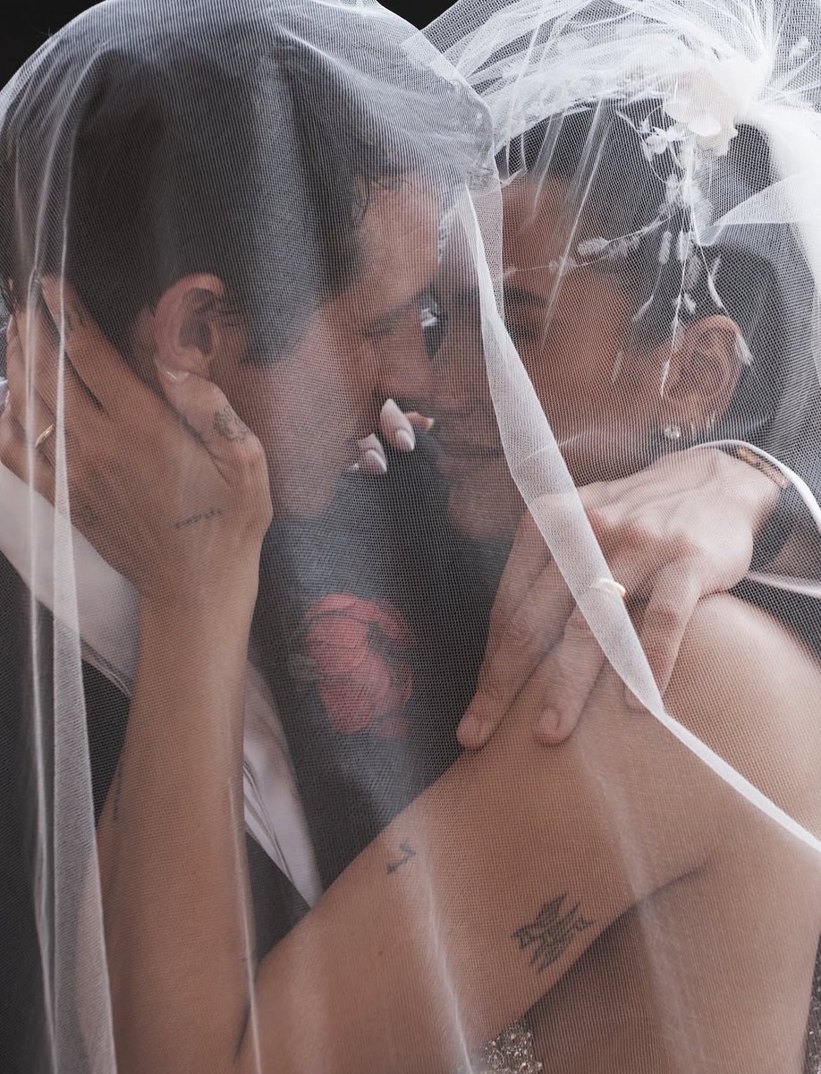 PopCrave's tweet photo. Dua Lipa talks to Vogue Italia about her & Callum Turner’s wedding:

“Our wedding day was such a beautiful celebration. People gave us lots of advice, but there were two suggestions that we really took on board. One was to show up at our wedding like we were guests ourselves, which meant we had the best time and we weren’t stressed at all. The other was for Callum and me to keep checking in with each other so we didn’t lose each other in the crowd. As a result, we spent loads of time together and created so many amazing memories.”

🔗: https://t.co/ZrS7Q8mSsV