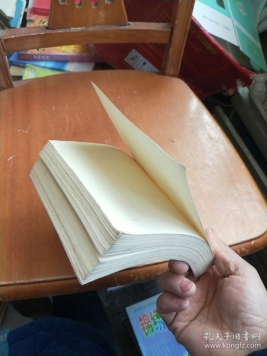 LeahAtleeif's tweet photo. Estaba limpiando la casa y encontré una foto antigua entre los libros.， https://t.co/QXJfpAixDr