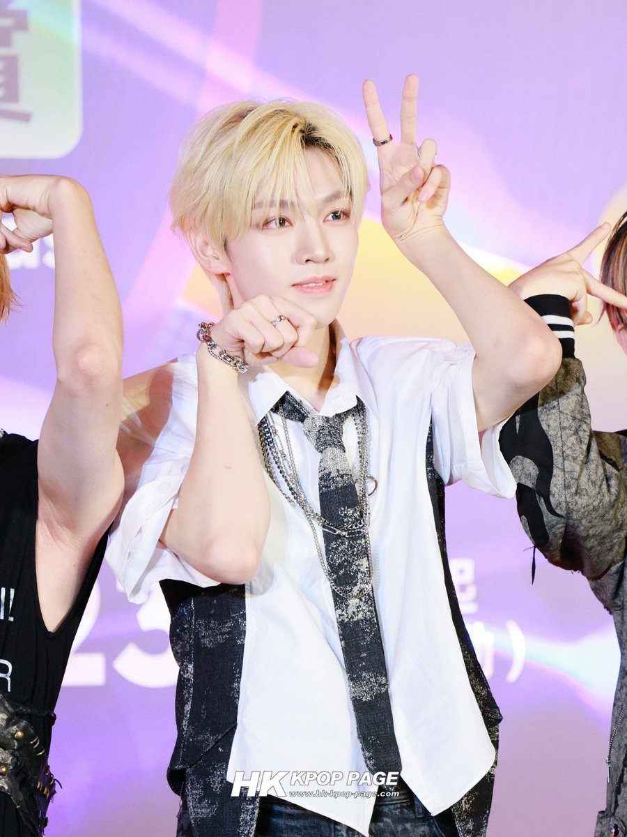 hk_kpop_page's tweet photo. https://t.co/n5KGuF5N7b