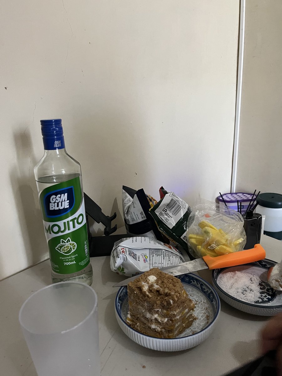 zzzhr4's tweet photo. Shots? nya chupaa akoa nighuman #altercebu https://t.co/L4b1HNNdHu