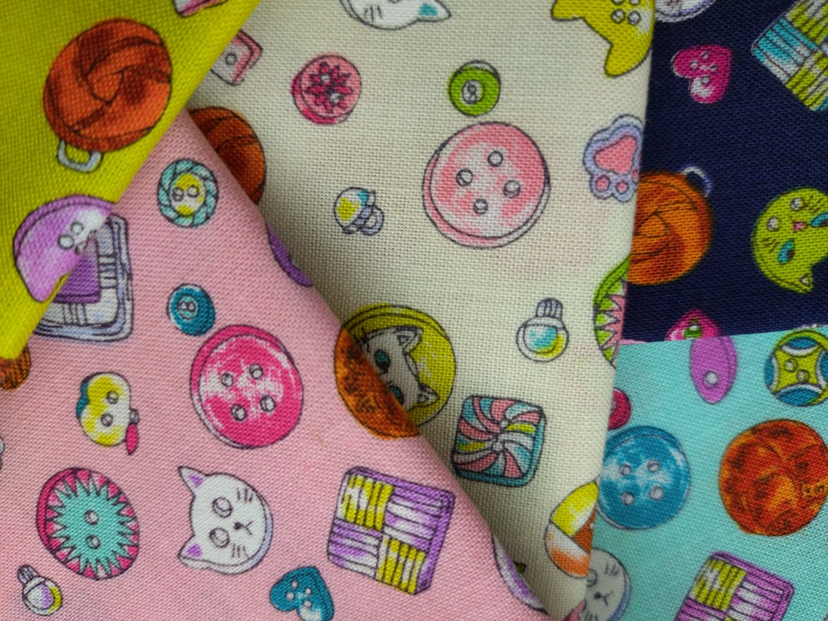 AXIA_co_ltd's tweet photo. ❀新商品のご紹介！❀
🧥カットクロス　ボタン😺
サイズ：35cm×30cm 　全5色（生成・黄・ピンク・ブルー・紺）
素材：綿100％
商品JAN：4570048044596 

ねことかわいいボタンのカットクロスです。

#Seria #セリアカットクロス #手芸 #手芸アイテム #ハンドメイド #100均手芸 #AXIA https://t.co/SUa4N0xKUu
