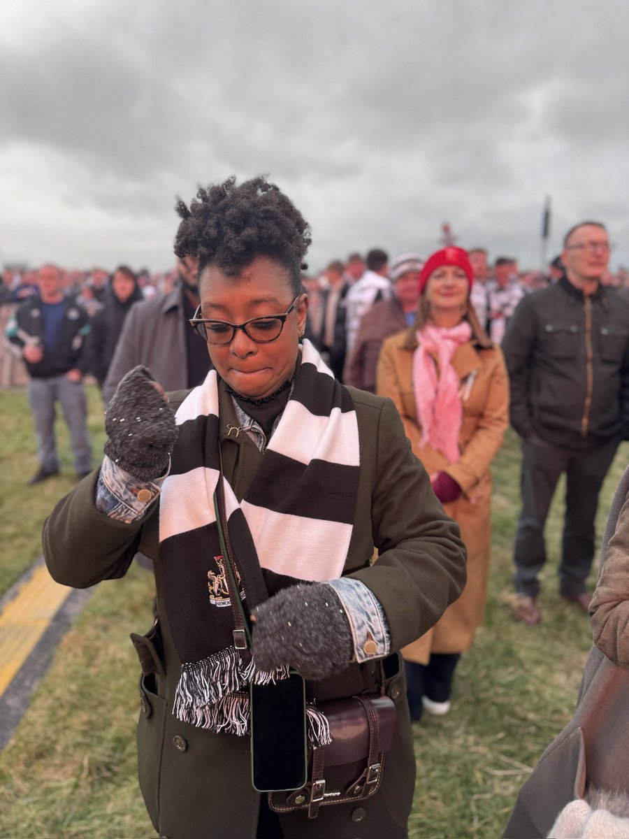 yolandabrown's tweet photo. Dear @worflags Thank you 🙏🏾 What you did for Kevin Keegan, his family and fans was just mind blowing! Your creativity and excellence is unmatched! Thank you 💪🏾❤️ TOON TOON #newcastleunited #nufc #toonarmy #worflags https://t.co/LaaUiLWVLV
