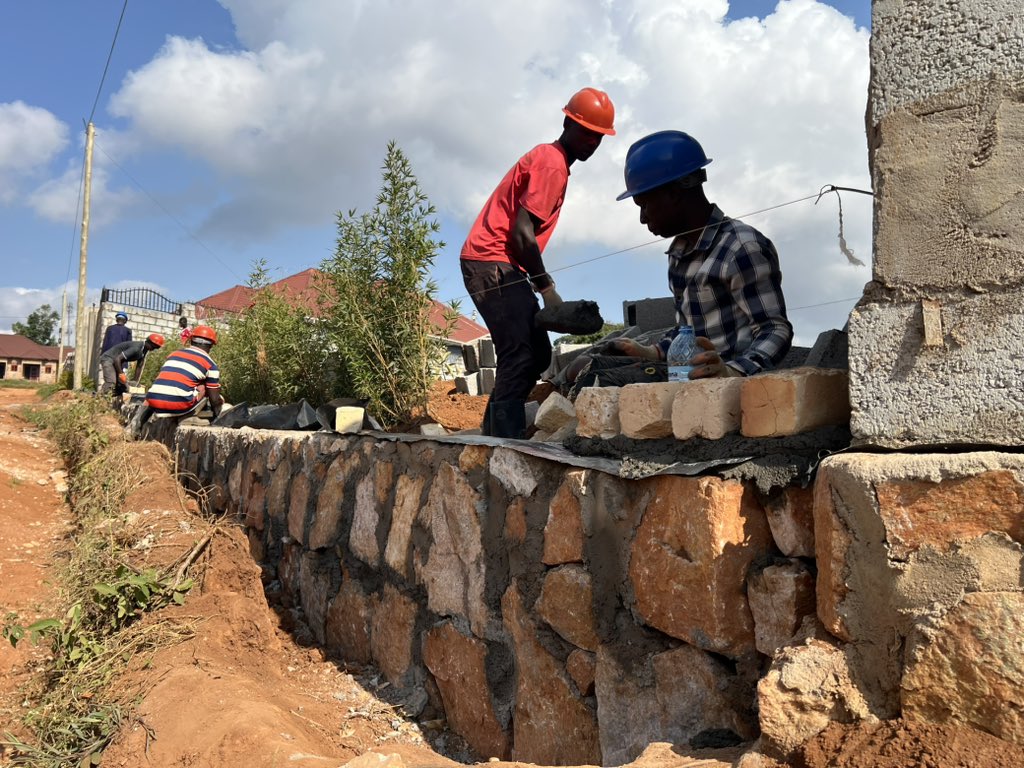 Thecapitalevang's tweet photo. #DicapitaleBuilds Project Highlights
DAY 235/ 365
📍NEW WALL FENCE
👉WALLING
Ready to build with us @peacofmindpack
📧 build@peaceofmindpackage.com
🌐 https://t.co/L3A0AMmpPM
Or Watsapp +256 748 977632
👉Focus. Precision. Delivery👈
#Peaceofmindpackage #DiasporaBuilder #TuoConstruction