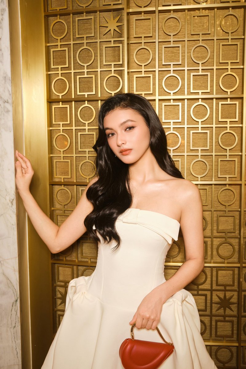 WayngelsOFC's tweet photo. ✨ Some of Waynona’s beautiful moments from the Bvlgari event. ✨

Our girl looked absolutely stunning and effortlessly elegant! 🤍So proud to see you shining and making every moment unforgettable. Keep glowing, our angel! 🪽✨

#WaynonaCollings #Bvlgari https://t.co/wIu9bEd9wE