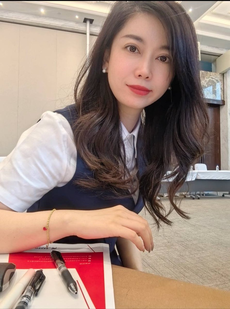 Dail_1989's tweet photo. 35岁银行打工人第一次在x分享自拍照，希望能收获善意与欣赏 https://t.co/bfrZHIBXNA
