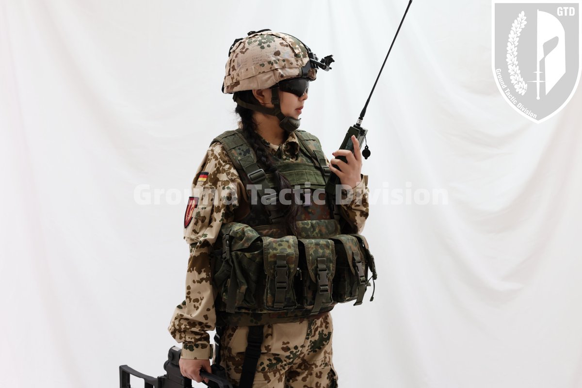 PFIO8's tweet photo. Fallschirmjäger 2010s
SK+DSO weste&amp;Lindnerhof chest rig https://t.co/OoQ7WSmwYw