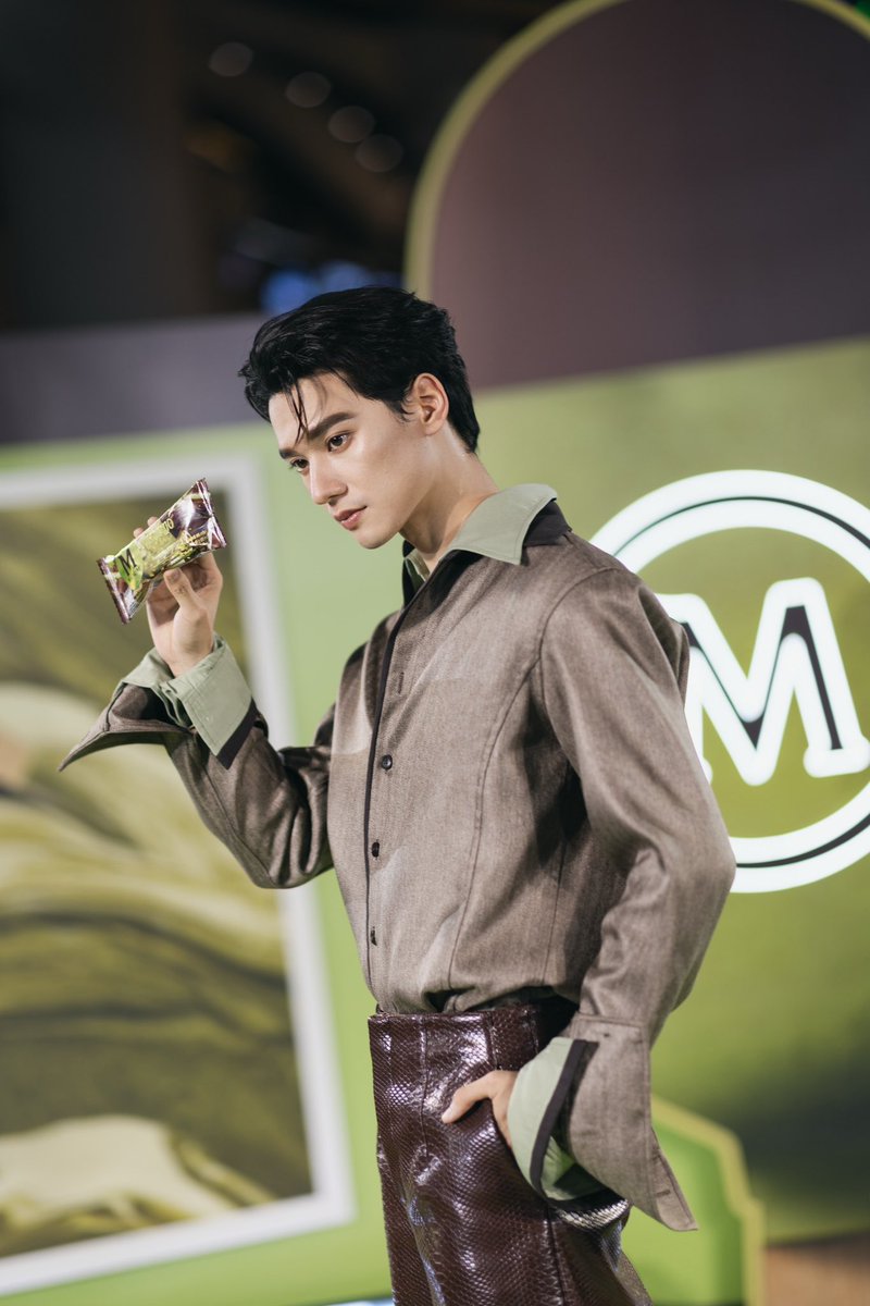 Magnum_Thailand's tweet photo. Recap ความฟินทุกโมเมนต์กับ “Magnum Moments with Keng Harit” 🤎✨ เมื่อวันที่ 21 สิงหาคมที่ผ่านมา บอกเลยว่าภายในงานเต็มไปด้วยรอยยิ้ม ความน่ารัก และโมเมนต์พิเศษจาก “เก่ง หฤษฎ์” ที่ทำให้ชาวโอ๋โอ๋ได้ฟินกันสุดพลังตลอดทั้งงาน 🦆☺️

แม็กนั่มขอขอบคุณชาวโอ๋โอ๋ทุกคนที่มาร่วมจอย และช่วยเติมเต็มบรรยากาศในวันนั้นให้พิเศษยิ่งขึ้น 💫

ใครที่ยังคิดถึงโมเมนต์ดี ๆ แบบนี้อยู่ มาย้อนดูทุกความประทับใจผ่าน Photo Highlight ไปด้วยกันเลยยย 📸🤎

#MagnumTHxKengHarit #MagnumThailand #DesignedForPleasure #MagnumMomentsWithKengHarit #KengHarit