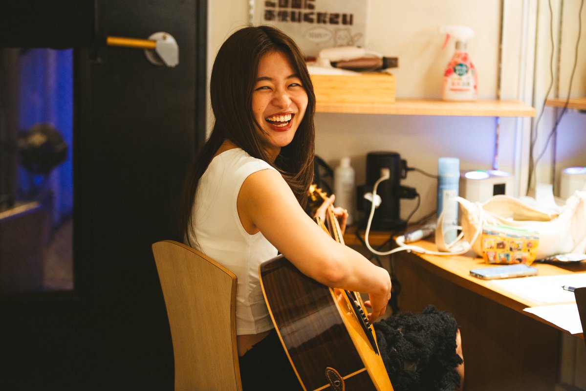 daitomami's tweet photo. オフショットたち🌷🌷
6ヶ月連続ワンマンライブも
残すところあと3回になりました！
毎回ほんまに楽しくて、みんなのおかげです

次回はこちら↓
9月22日（火・祝）東京・代々木LODGE
大東まみ 弾き語りワンマンシリーズ
「交差点」vol.5
Guest：有華
Open 18:00 / Start 18:30
チケット：前売り 3800円 / 当日 4300円 +1D

そしてラスト2回はソロシリーズとして
ゲストはお呼びせず完全に一人での弾き語りワンマンです！！

10月16日（金）大阪・アメリカ村 BEYOND
大東まみ 弾き語りワンマンシリーズ
「交差点」vol.6 -Solo Series-
Open 19:00 / Start 19:30
チケット：前売り 3800円 / 当日 4300円 +1D

10月30日（金）東京・渋谷 eggman
大東まみ 弾き語りワンマンシリーズ
「交差点」vol.7 -Solo Series & Series Final-
Open 19:00 / Start 19:30
チケット：前売り 3800円 / 当日 4300円 +1D

詳しくはこちら
https://t.co/LZhDA8Ibq8

styling Nene Sogo
photo 堺柊人