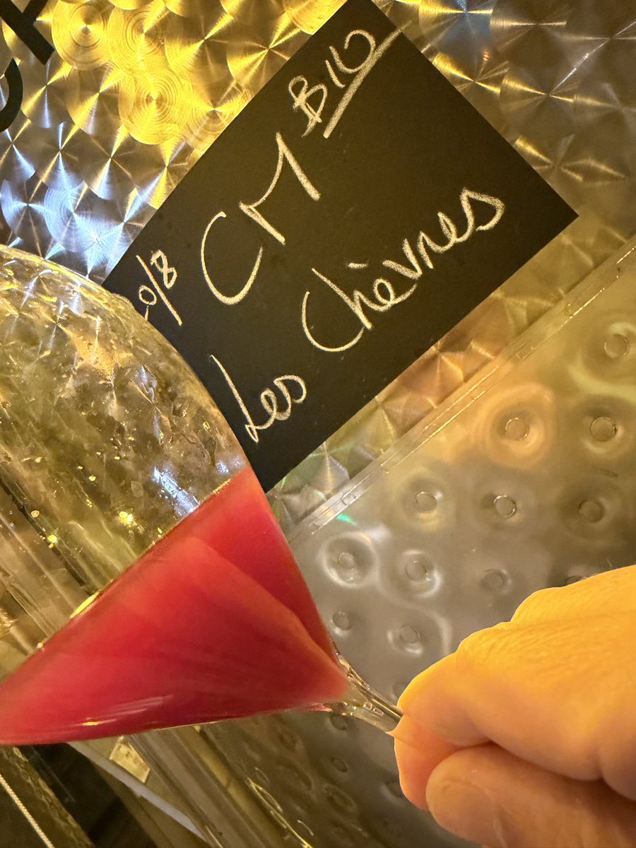 LouisRoederer_'s tweet photo. Day#10 #Harvest26 4th day of cold soak  for this « Les Chèvres » Pinot noir. Brut Nature rosé! Fruit, color &amp; texture are growing! #251rstharvest #InPursuitofTaste -JBL https://t.co/tk2JTTP0G6