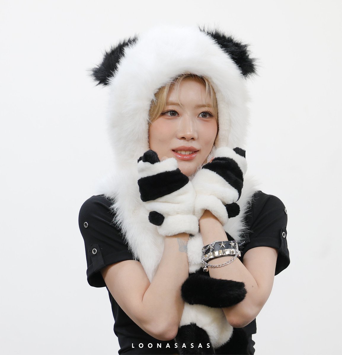 LOONASASAS's tweet photo. 20260823
JUMPUP

너무 귀엽잖아 ... 저 무해한 미소를 좀 보라구우...❤️

#artms #아르테미스 #KimLip #김립 https://t.co/Q9TVIe916O