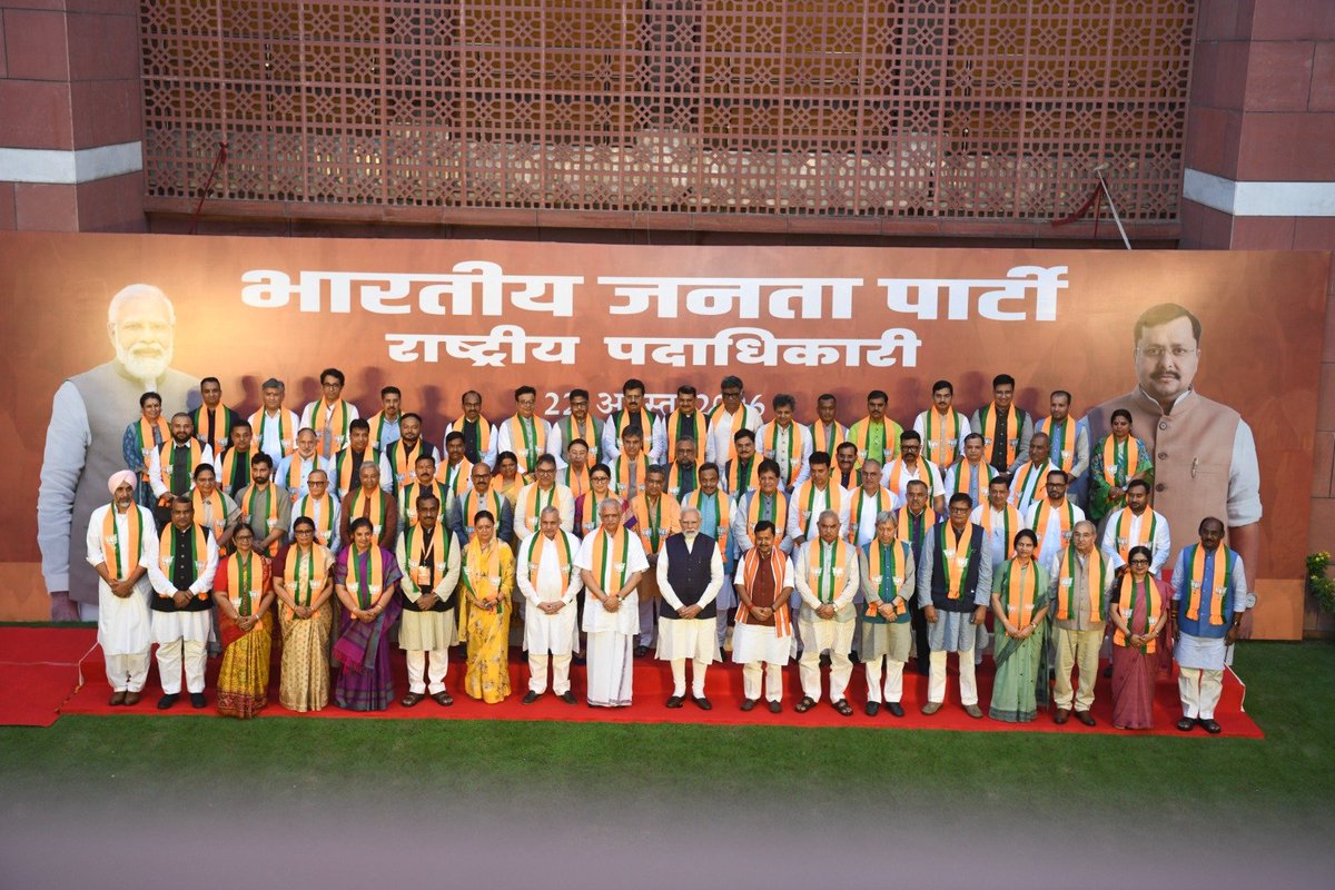 Krishnendu7olf's tweet photo. প্রধানমন্ত্রী শ্রী @narendramodi জী আজ নতুন দিল্লিতে অবস্থিত বিজেপি সদর দফতরে পৌঁছান, যেখানে তিনি দলের কর্মকর্তাদের সাথে সাক্ষাৎ করেন এবং তাঁদের সাথে আন্তরিক মতবিনিময় করেন। #NarendraModi #BJP #NewDelhi #PMModi #BJPHeadquarters
@BJP4India https://t.co/6CFuoRIIUD