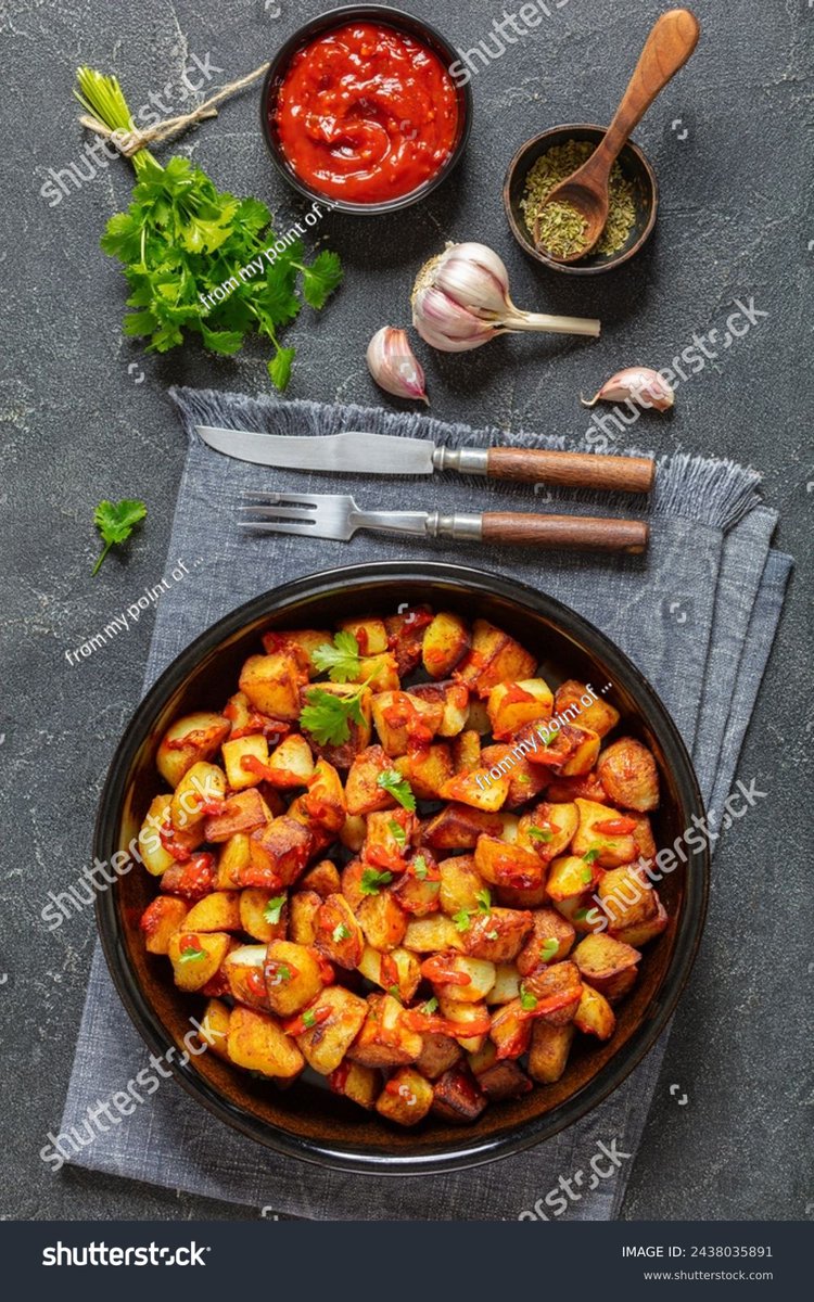 LilyGullivey's tweet photo. Hoy hice patatas bravas caseras crujientes, salsa picante de tomate y alioli suave. Listo en 30 minutos y delicioso!， https://t.co/XdFAgqWrw8