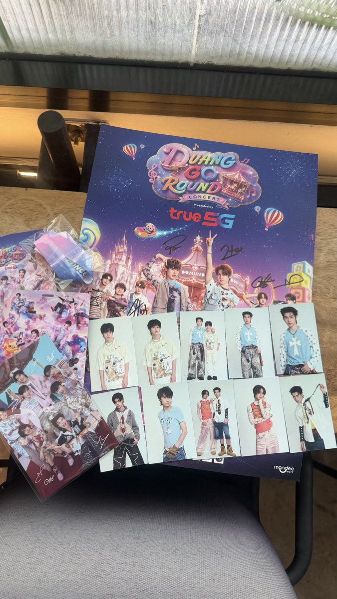 akwish7's tweet photo. WTS 
วันที่ 15 มี 2 ชุด  
วันที่ 16 มี 2 ชุด

Hand signed poster 500
Special boxset 800

#ด้วงจะโกราวน์แล้วนะเธอ
#DuangGoRoundConcert
#DuangGoRoundMerch
#ตลาดนัดตี๋ตี๋ป๋อ 
#ตลาดนัดดูมันดิ https://t.co/Ko7Q6Mg8ds