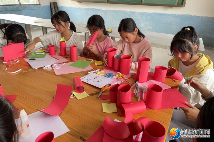 LillyJacobddug's tweet photo. Gran taller de reciclaje creativo maana en el campus! Trae materiales viejos y aprendé a hacer objetos únicos — te esperamos!， https://t.co/CIPErX8Zjz