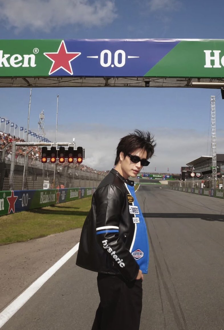 GooddayEnews's tweet photo. “เจมีไนน์ นรวิชญ์” เข้าร่วมชมการแข่งขัน Dutch Grand Prix 2026 ที่สนาม Zandvoort ประเทศเนเธอร์แลนด์

#BreezexGeminixF1A 
#BreezeQuickWash  
#Gemini_nt 
#GooddayEnews https://t.co/ucrWc2oK83