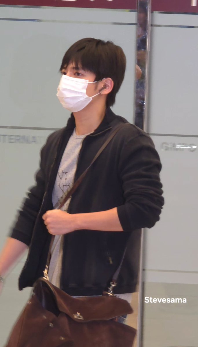 _pageofyouTH's tweet photo. 260824 GMP 입국 #태현 #TAEHYUN https://t.co/e2bWpBfogJ