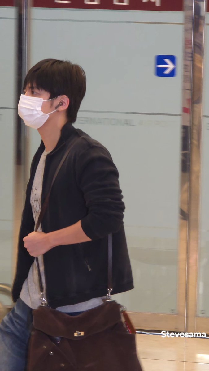 _pageofyouTH's tweet photo. 260824 GMP 입국 #태현 #TAEHYUN https://t.co/e2bWpBfogJ