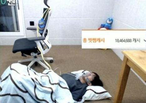 kanetv88's tweet photo. 이번주 방송 없는 거 슬퍼서 이러고 자���져있다가 다음주에 부활할 거임 https://t.co/hjC0T422ex