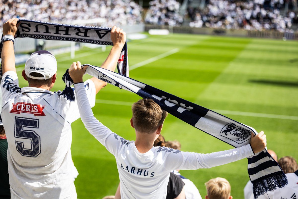 KSDH_AGF's tweet photo. Lidt skarpe knips fra gårsdagens remis af @KronborgFotos 📸
#ksdh #ultratwitteragf #agfob https://t.co/Q0Dbr1ZSRS
