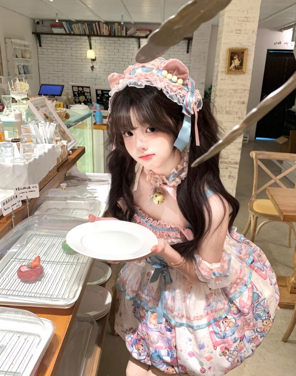 VivShm's tweet photo. 准备开学了！！！！

有人想锐评一下女高的福吗？

赶紧看，看完不许说我福没毛嗷～

没有🚪，不信你试一下 https://t.co/CogzV8WwQ3