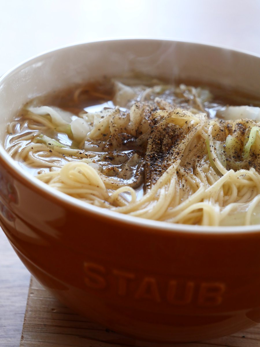 Tre_spice3's tweet photo. .
休日ごはん。

　「しょうが ラーメン🍜🥢」。

　マルタイ棒ラーメン。
　和風つゆ で。

　キャベツ🥬。
　　すりおろし しょうが🫚。
　黒胡椒🌀 たっぷり。

　汗 止まらず。
　　も スッキリ➰🤭。

　美味いわぁ～😋。

#宇都宮
#トレスパイス
#休日ごはん https://t.co/WdKp4220cF