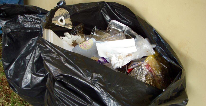 OloriOfOloriss's tweet photo. This man spent TWO whole hours arguing and searching through the dustbin to prove that this missing piece is not from a condom😭 https://t.co/YLzApNWHJy