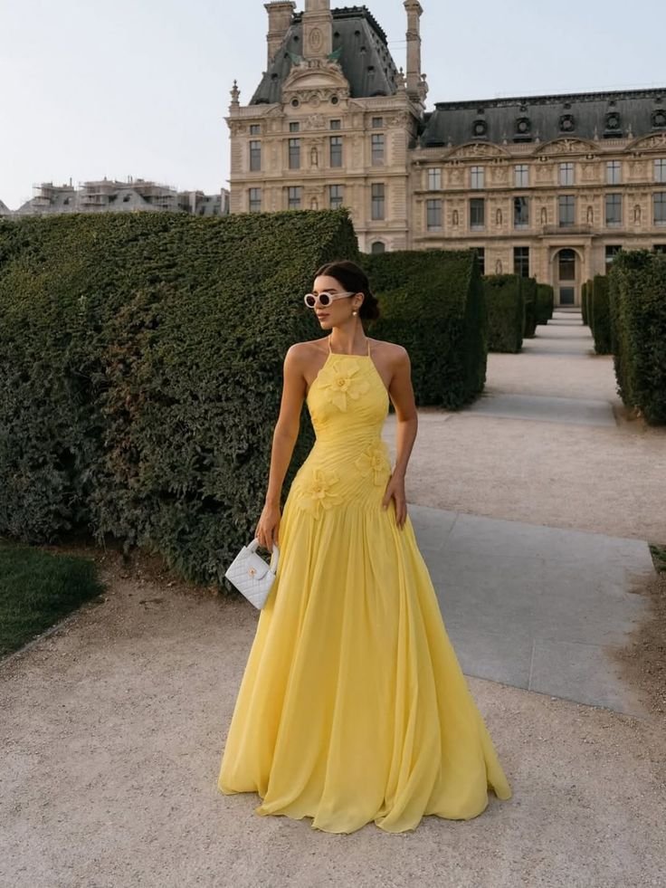 _softgirly's tweet photo. let the dress do the talking https://t.co/q1ri1Gs9DF