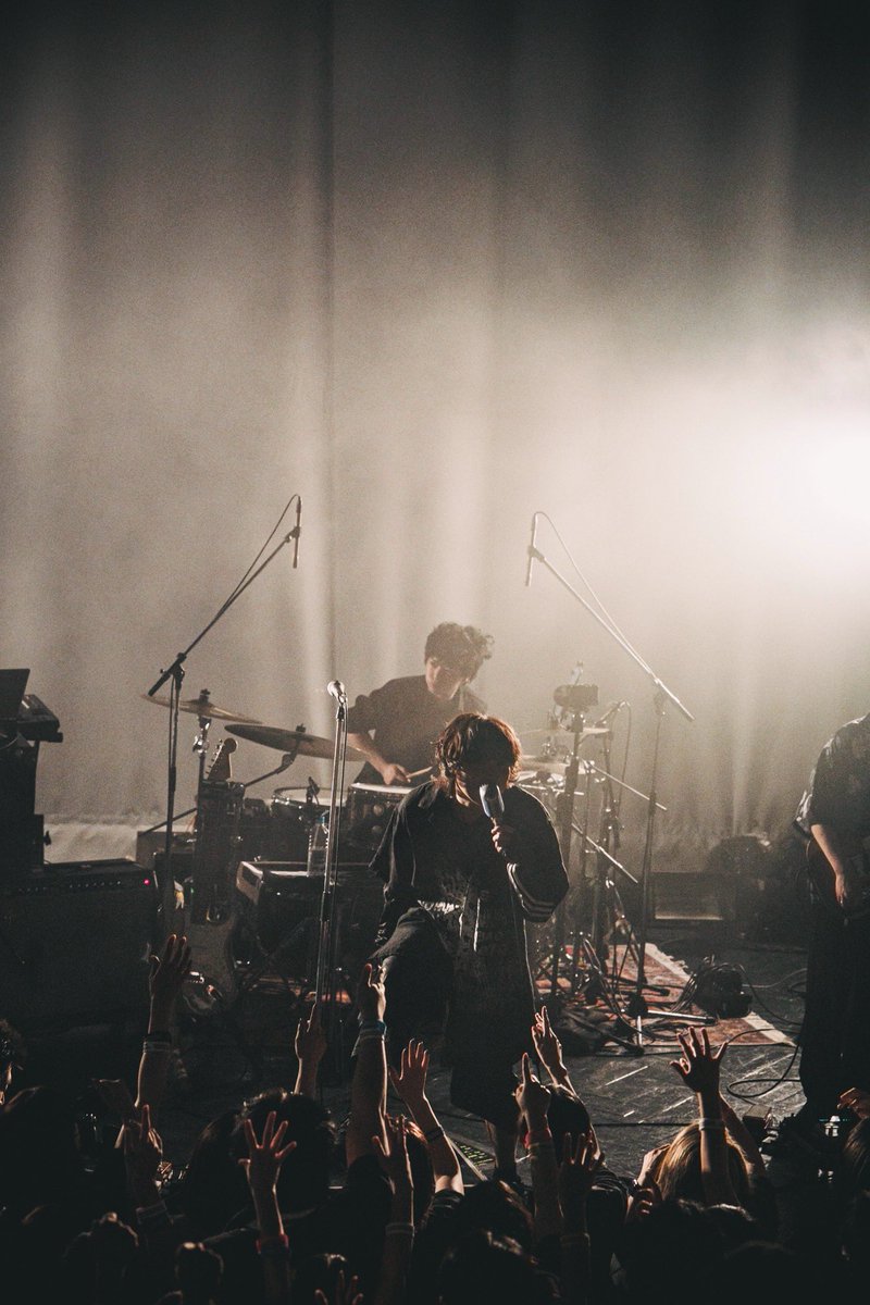 TWilletcrass's tweet photo. support…

Gt 下橋場 舞人 @s_mkmyhrt 
Ba 櫻井陸来 @rocksakurai 
Dr 山近拓音 @TakutoYamachika 
DJ/Cho 藍生蒼衣 @Waaaa____lll 

photo by…

スエヨシリョウタ @sueyoshiryouta https://t.co/7LD9aTs2yM