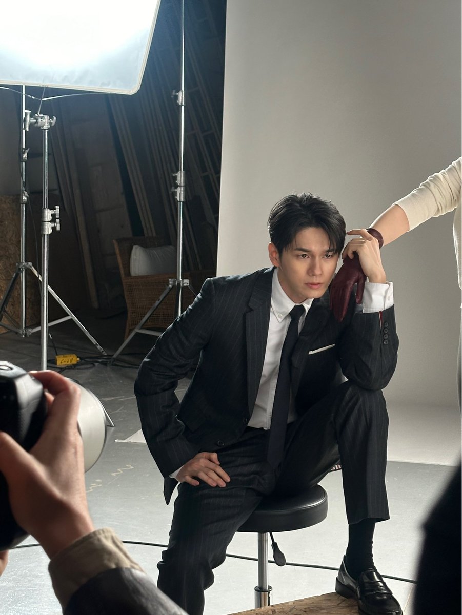 atxluvz's tweet photo. 존멋력과존귀력을둘다가지고있는남자.. https://t.co/h0GbIOKQRj