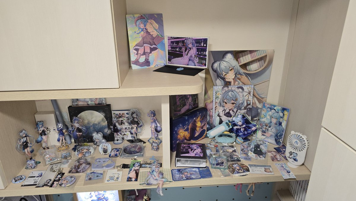 night09407's tweet photo. FF47結束啦
將祭壇稍微整理了一下，也讓這次活動的周邊入列了，雖然成果不是很好，不過全放出來還是蠻壯觀的。
今後也會繼續支持!
(圖多抱歉)
#FF47泳不分狸 https://t.co/qMAoY2Ij7A