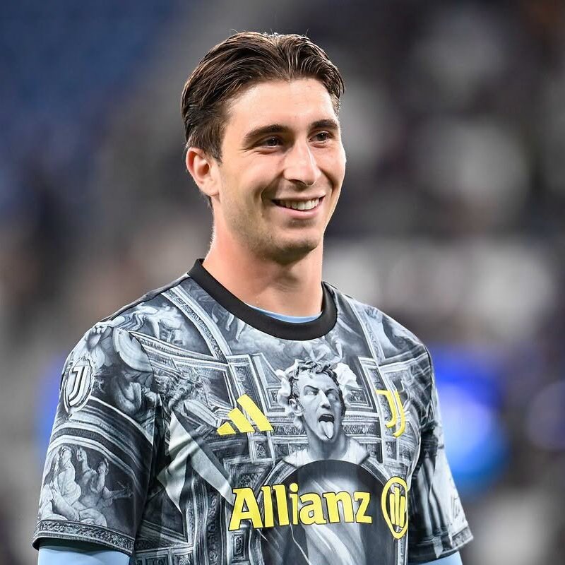 KartalRecord's tweet photo. Fabio Miretti için Juventus ile Beşiktaş arasında görüşme gerçekleştiriliyor.

Görüşmeler, kiralama bedeli + satın alma opsiyonu formülündeki rakamlar üzerinden ilerliyor. (Mirko Di Natale) https://t.co/30Q0oINI4h