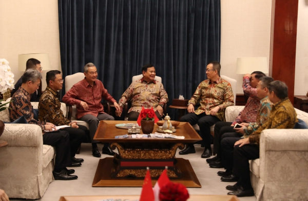C7Connection's tweet photo. Indonesian President Prabowo Subianto praised China’s development achievements and called for deeper strategic cooperation, highlighting China’s progress in poverty reduction, the economy, technology and defense.

#Indonesia #China https://t.co/w8luxEnUYd