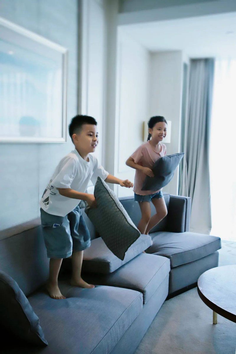 dncia2's tweet photo. [Today’s win: My kid taught me to build a pillow fort and we ate ice cream inside it  #FamilyFun]， https://t.co/MuBjmax6GX