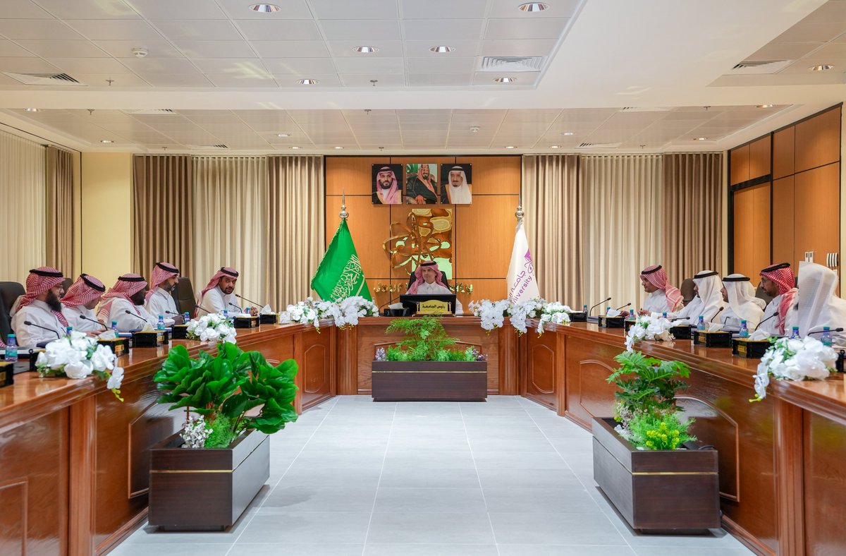 JoufUniversity's tweet photo. #خبر |
من الرأي إلى القرار، ومن القرار إلى الأثر..
سعادة رئيس #جامعة_الجوف، أ.د. محمد بن عبدالله الشايع يرأس اجتماع المجلس الاستشاري لأعضاء هيئة التدريس بمشاركة 16 كفاءة أكاديمية يشاركون في رسم مسارات التطوير بالجامعة، وبحث رؤى نوعية تُجوّد التعليم والبحث العلمي، وتطوّر البيئة الأكاديمية، وتُرسّخ حضور الكفاءات العلمية شريكًا فاعلًا في صناعة القرار.
https://t.co/j4t1gCTXom