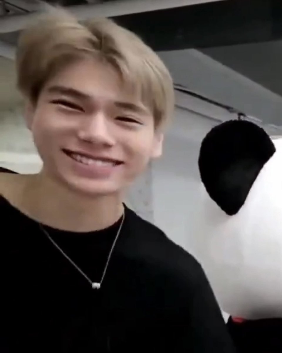 2phuwin's tweet photo. SO CUTE https://t.co/hUwcmjnUCU