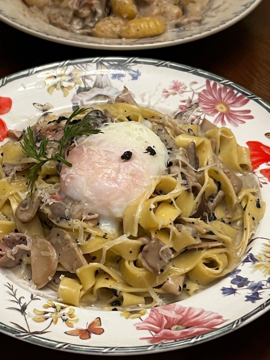 Carpeto14600's tweet photo. Just found the most cozy hidden gem in downtown! Their truffle mushroom pasta is creamy, fragrant and melts in every bite. Will definitely come back soon! https://t.co/jPMw6A51Cw