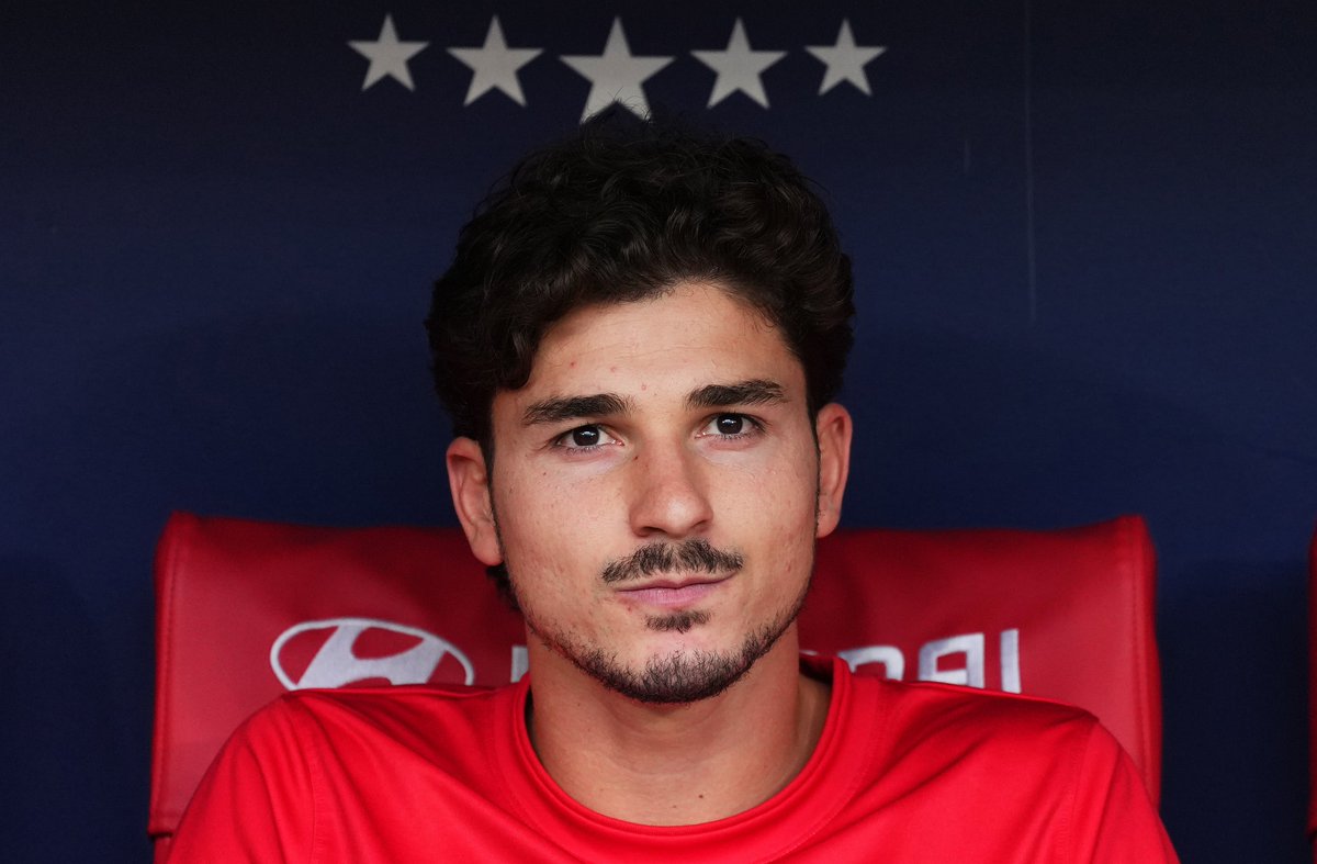 ArsnalTransfer's tweet photo. 🚨Arsenal open to Álvarez despite LW priority! 
A left-winger remains the priority, but Arsenal are willing to be flexible for a forward of Julian Álvarez’s calibre. However, his preference is still Barcelona —that would need to change for a move to Arsenal to become realistic. https://t.co/eSQop1uoPH